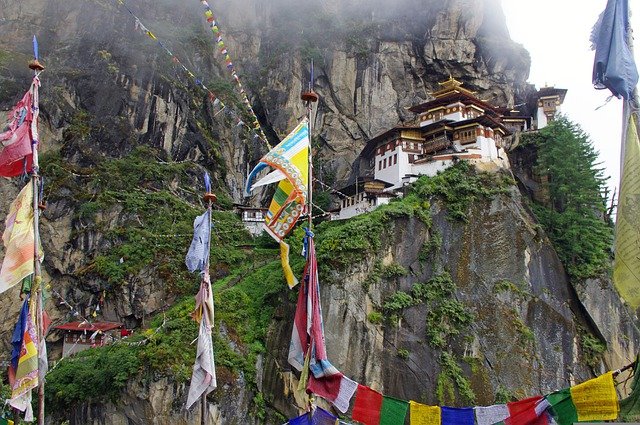 How BHUTAN became World’s FIRST Carbon Negative Country?