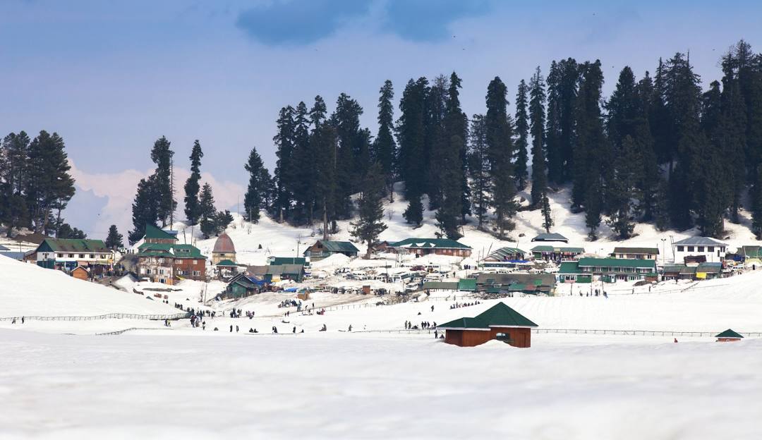 Kashmir's Gulmarg welcomes 1st snowfall of season